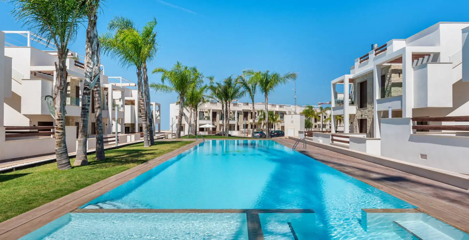 EKSKLUZYWNY BUNGALOW Z DWOMA TARASAMI Z WIDOKIEM NA SŁONE JEZIORA W LOS BALCONES, TORREVIEJA