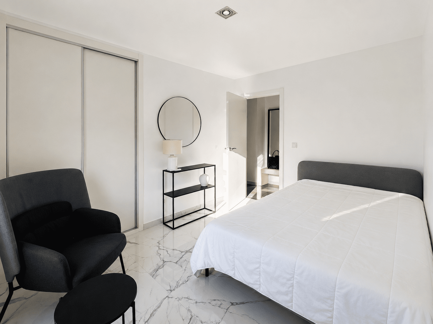NOWOCZESNY APARTAMENT 100 M DO PLAŻY W TORREVIEJA
