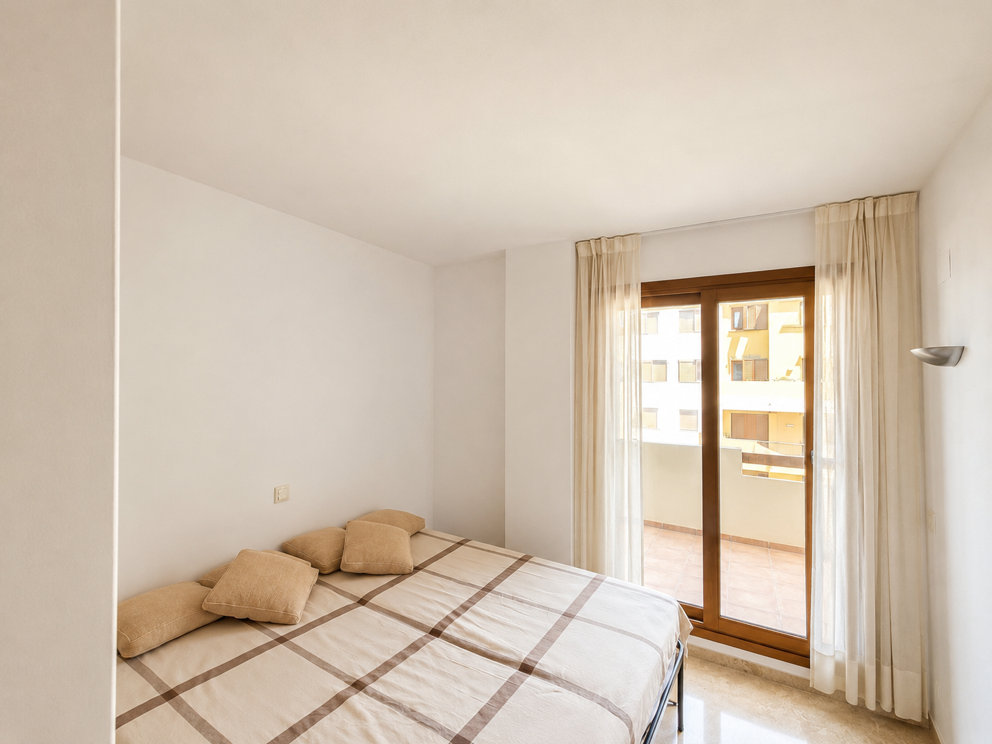 APARTAMENT BLISKO MORZA Z WIDOKIEM NA BASEN – TORREVIEJA PUNTA PRIMA
