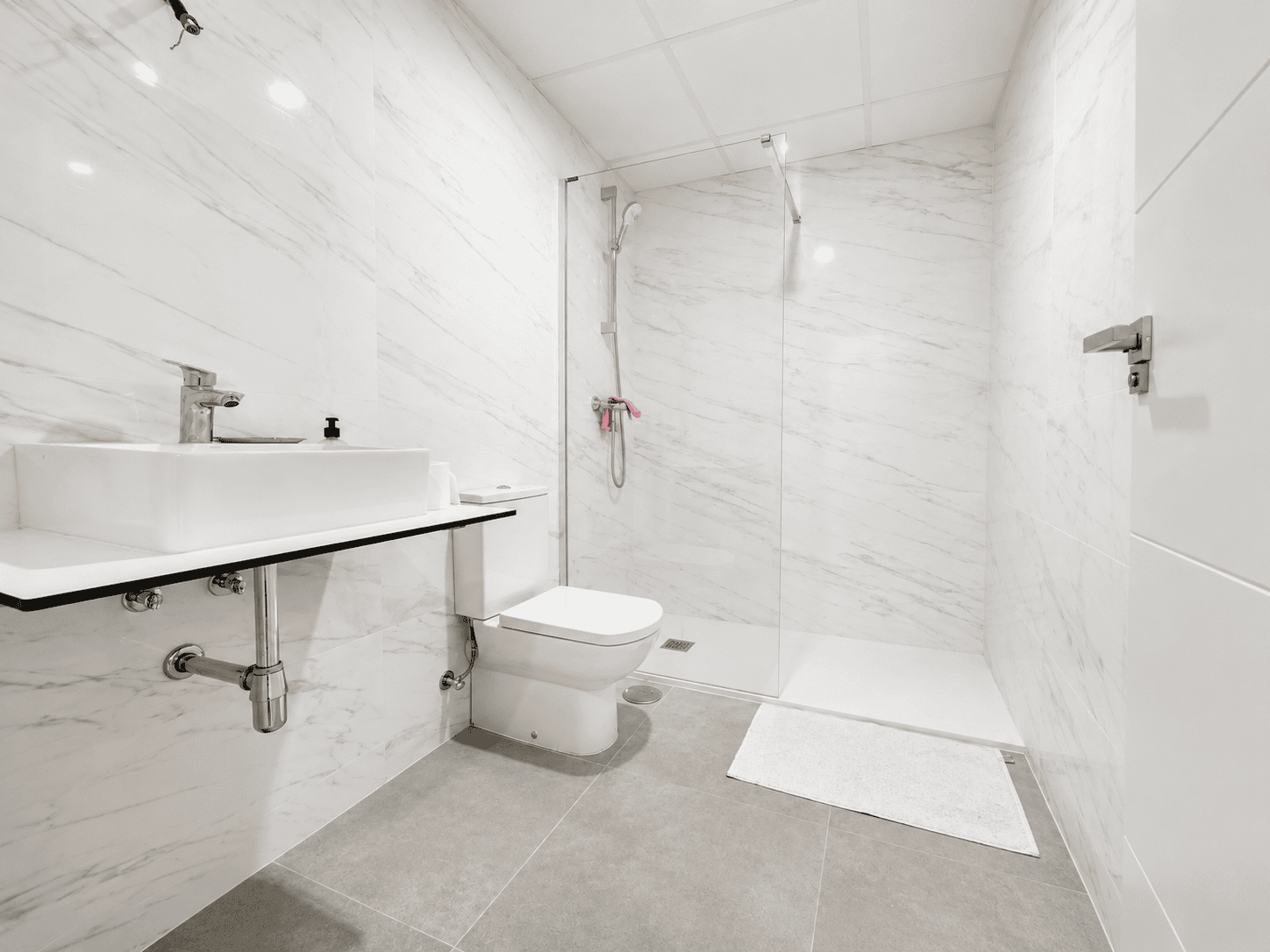 APARTAMENT NA PARTERZE Z DUŻYM TARASEM W NOWOCZESNEJ INWESTYCJI SEAGARDENS W CAMPOAMOR