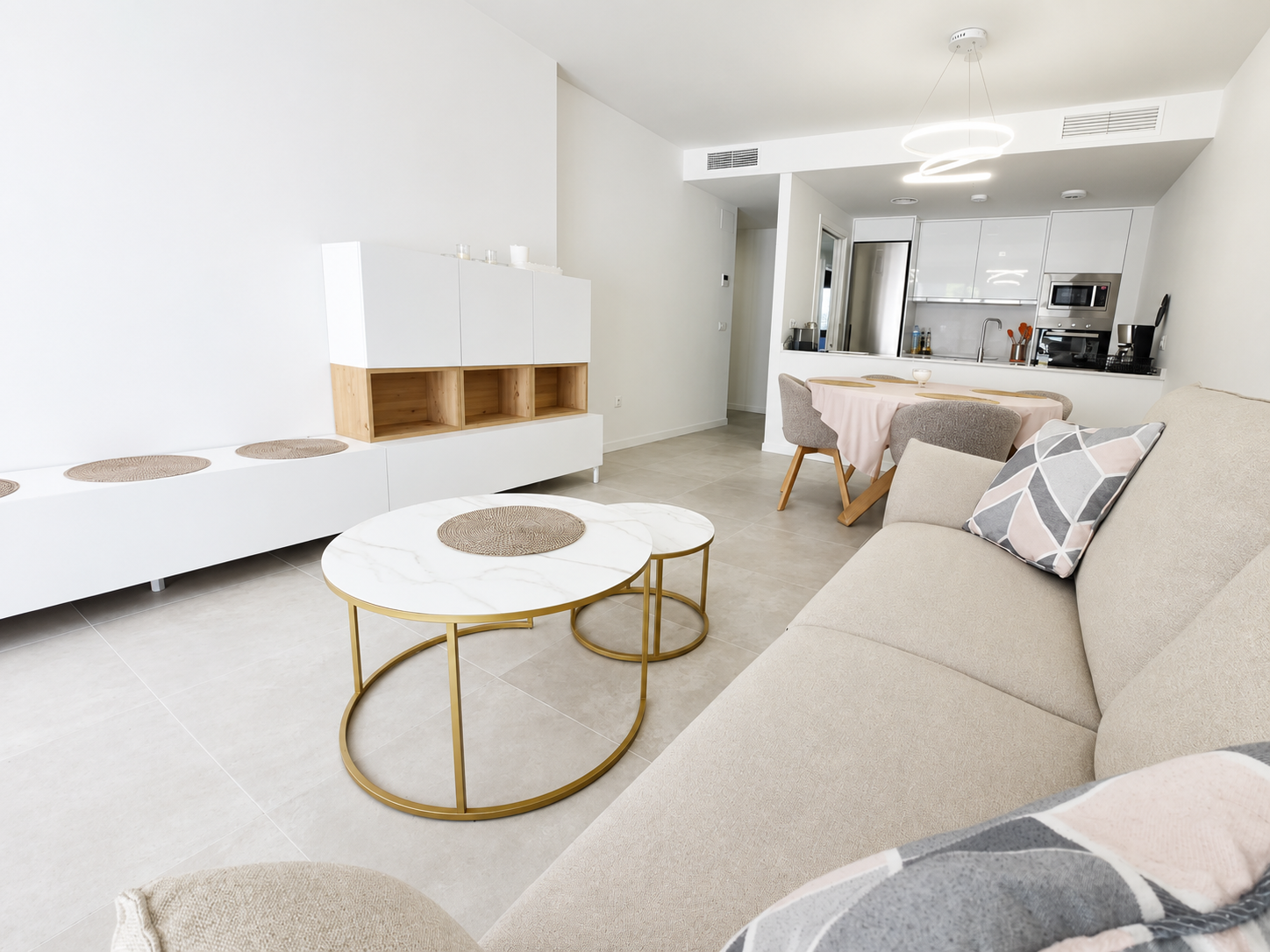 APARTAMENT NA PARTERZE Z DUŻYM TARASEM W NOWOCZESNEJ INWESTYCJI SEAGARDENS W CAMPOAMOR