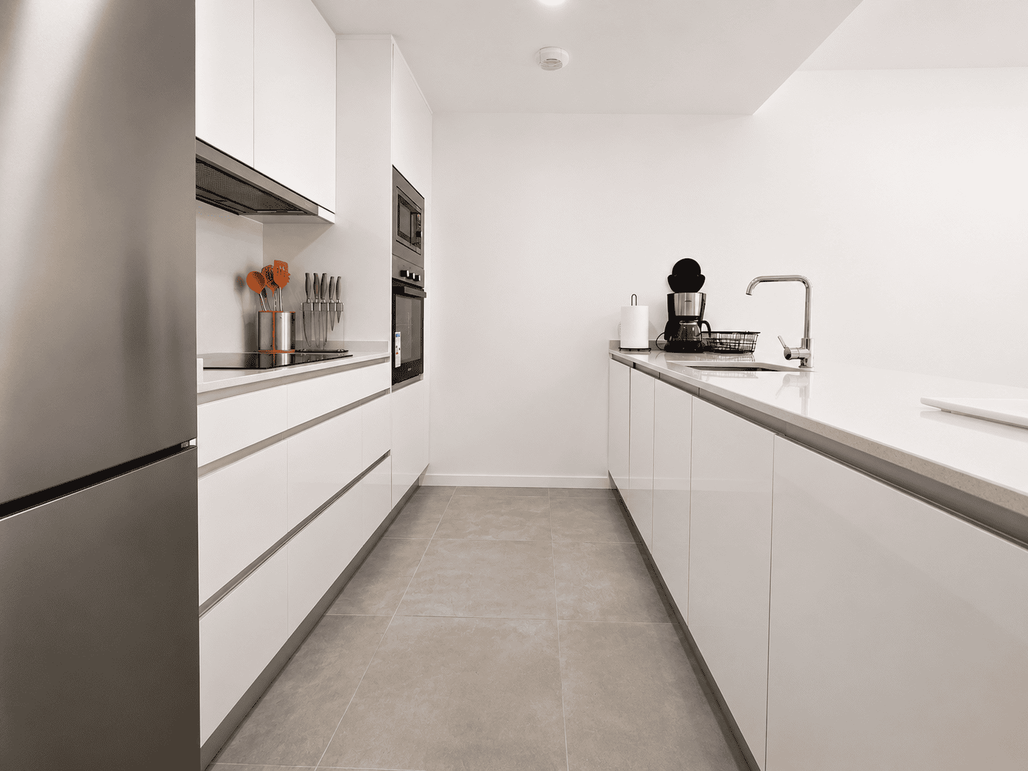 APARTAMENT NA PARTERZE Z DUŻYM TARASEM W NOWOCZESNEJ INWESTYCJI SEAGARDENS W CAMPOAMOR
