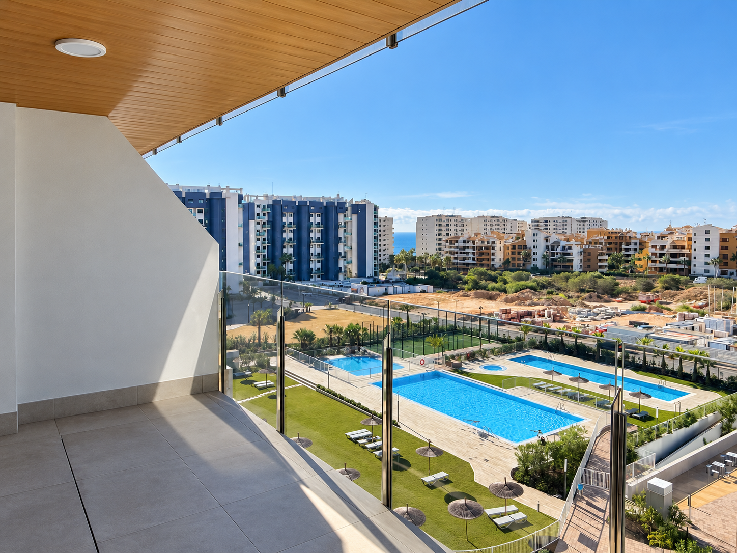 APARTAMENT NA 5 PIĘTRZE Z BOGATĄ INFRASTRUKTURĄ REKREACYJNĄ, POŁOŻONY ZALEDWIE 250 M OD PLAŻY W PUNTA PRIMA