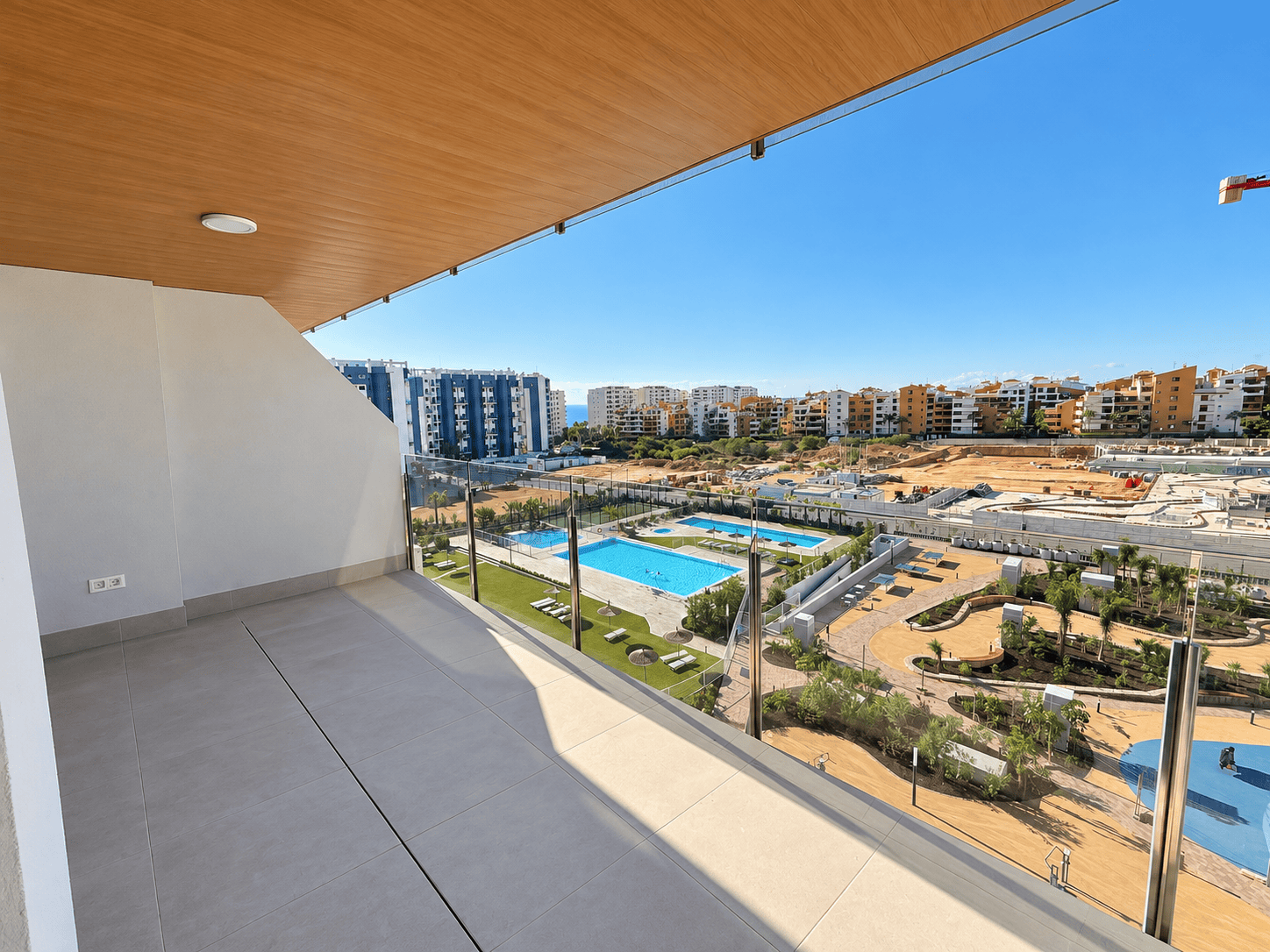 APARTAMENT NA 5 PIĘTRZE Z BOGATĄ INFRASTRUKTURĄ REKREACYJNĄ, POŁOŻONY ZALEDWIE 250 M OD PLAŻY W PUNTA PRIMA