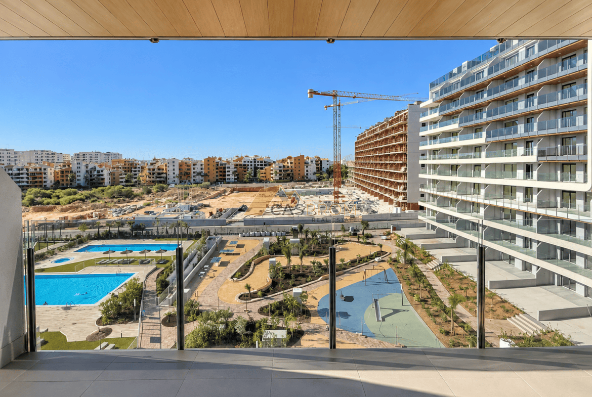 APARTAMENT NA 5 PIĘTRZE Z BOGATĄ INFRASTRUKTURĄ REKREACYJNĄ, POŁOŻONY ZALEDWIE 250 M OD PLAŻY W PUNTA PRIMA
