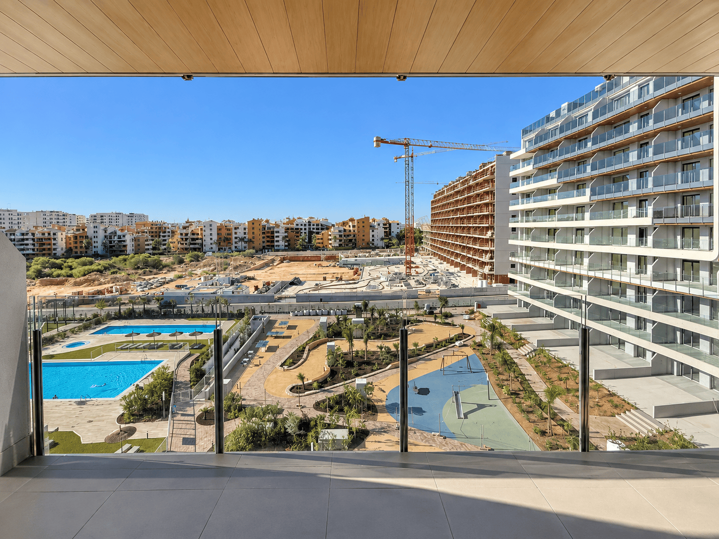 APARTAMENT NA 5 PIĘTRZE Z BOGATĄ INFRASTRUKTURĄ REKREACYJNĄ, POŁOŻONY ZALEDWIE 250 M OD PLAŻY W PUNTA PRIMA