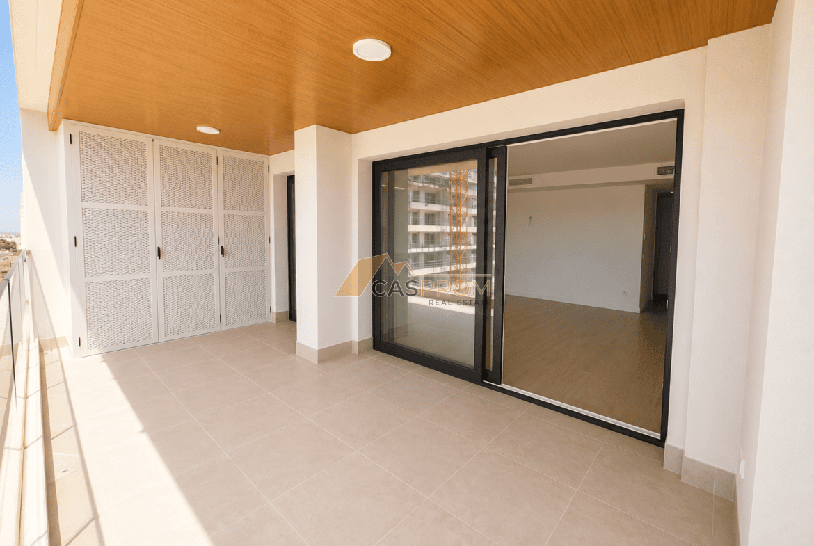STYLOWY APARTAMENT Z PRZESTRONNYM TARASEM W LUKSUSOWEJ INWESTYCJI W PUNTA PRIMA