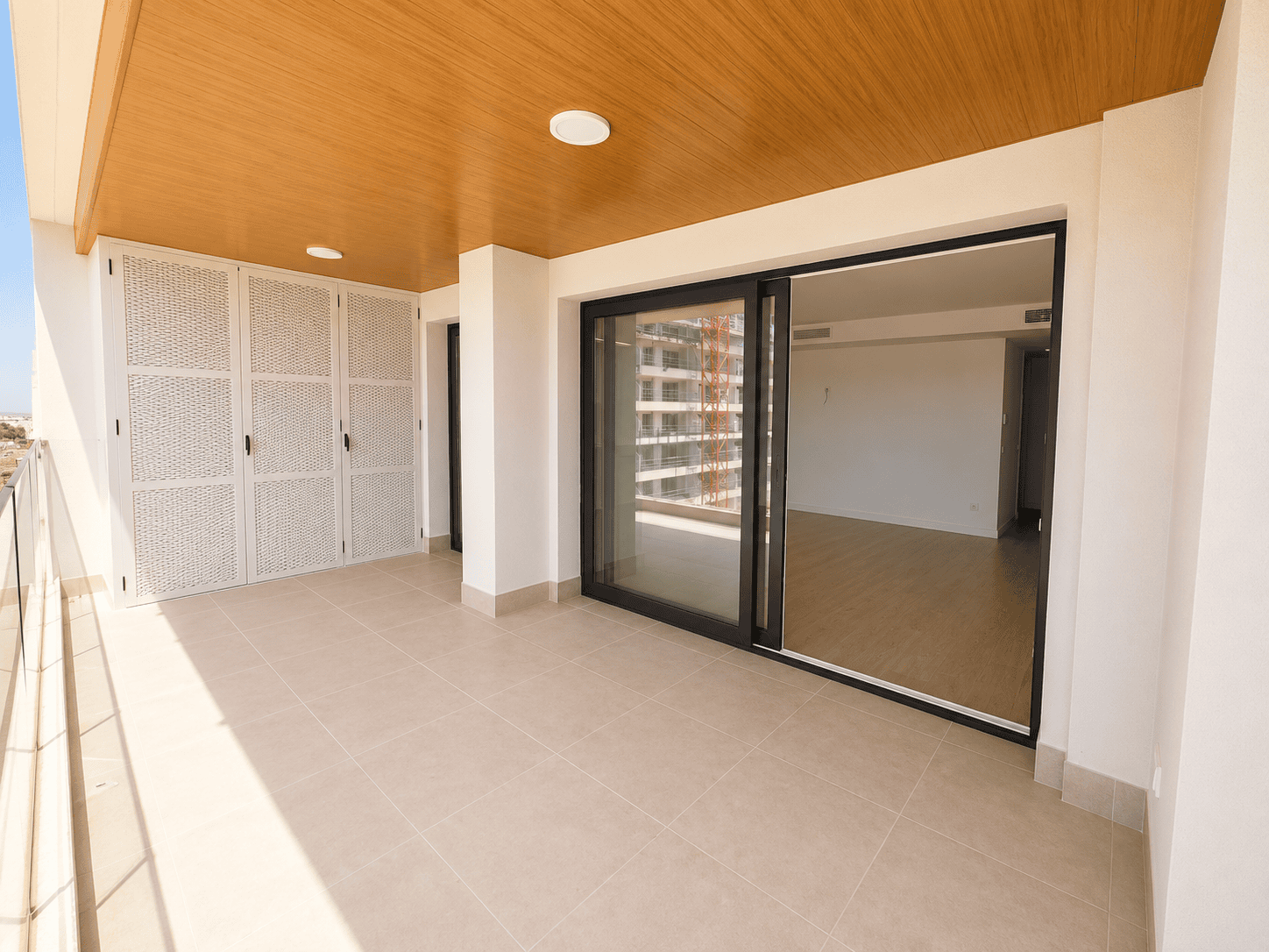 STYLOWY APARTAMENT Z PRZESTRONNYM TARASEM W LUKSUSOWEJ INWESTYCJI W PUNTA PRIMA