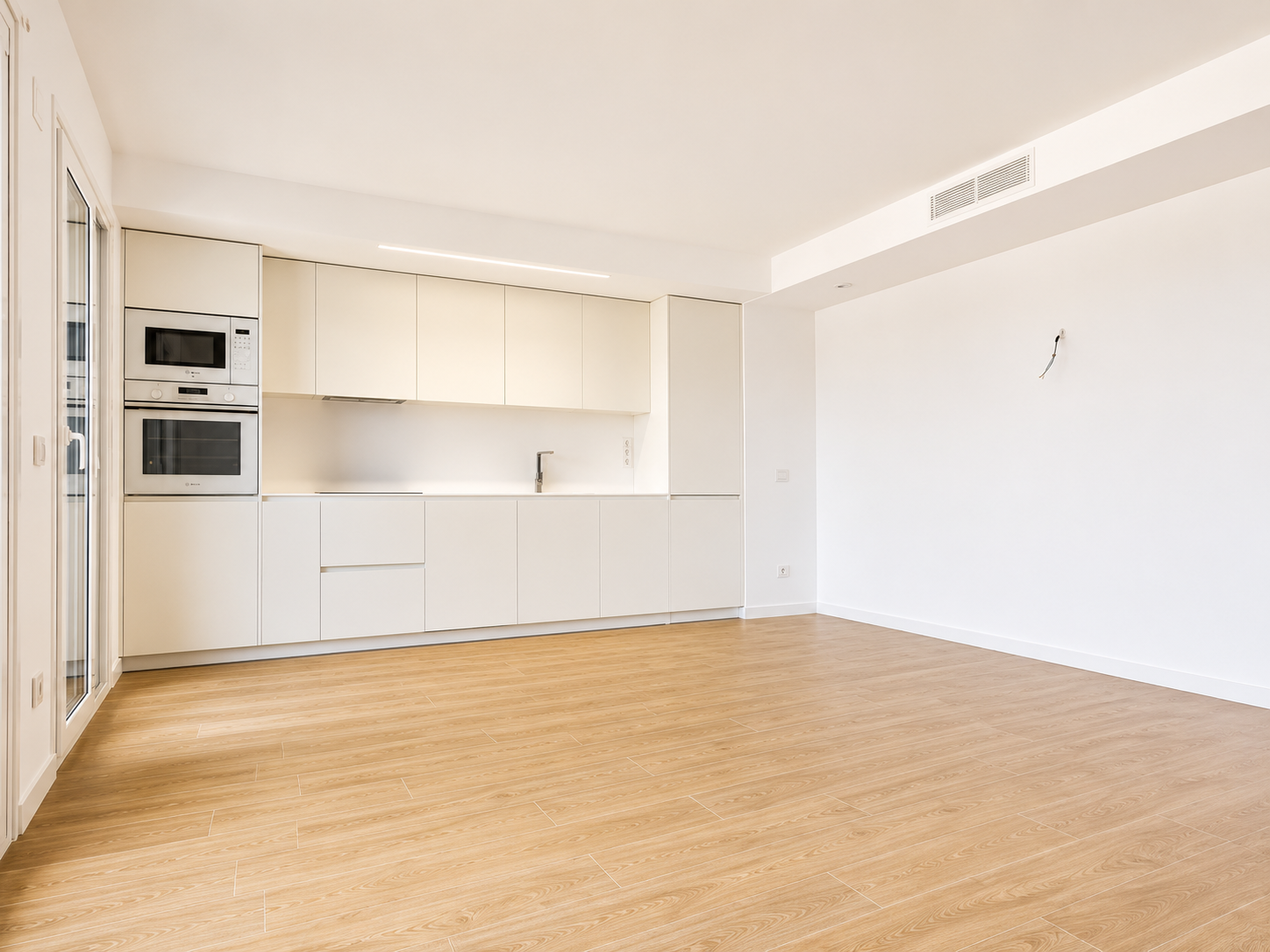 STYLOWY APARTAMENT Z PRZESTRONNYM TARASEM W LUKSUSOWEJ INWESTYCJI W PUNTA PRIMA