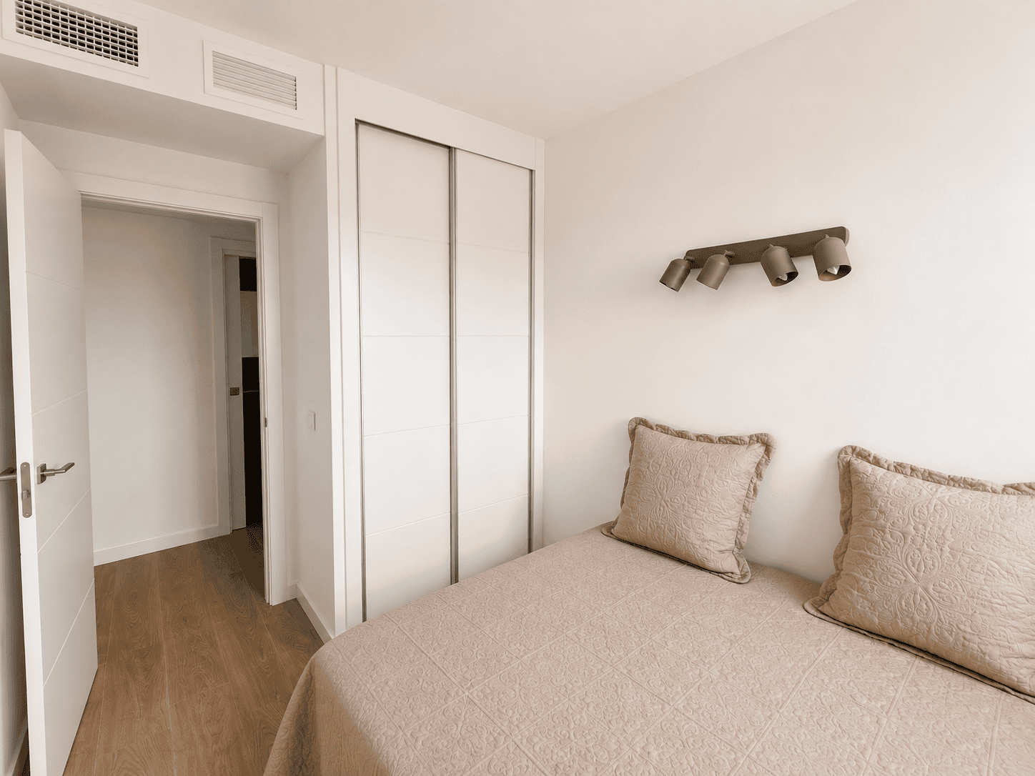 STYLOWY APARTAMENT Z PRZESTRONNYM TARASEM W LUKSUSOWEJ INWESTYCJI W PUNTA PRIMA