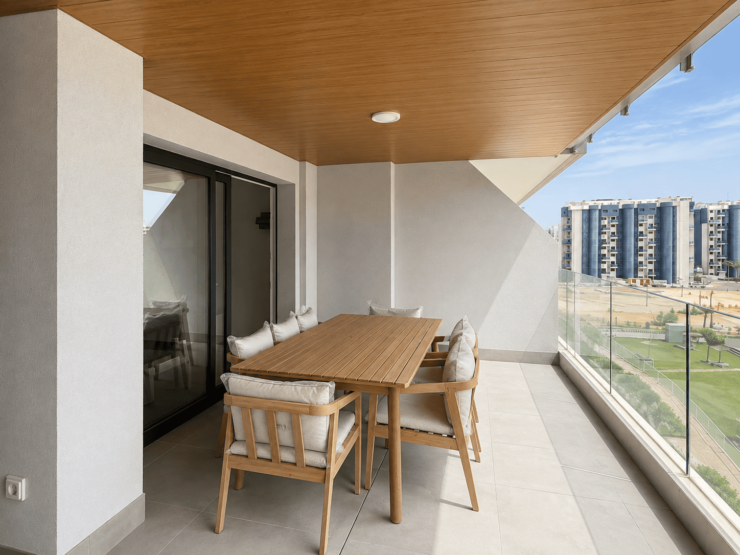 STYLOWY APARTAMENT Z PRZESTRONNYM TARASEM W LUKSUSOWEJ INWESTYCJI W PUNTA PRIMA