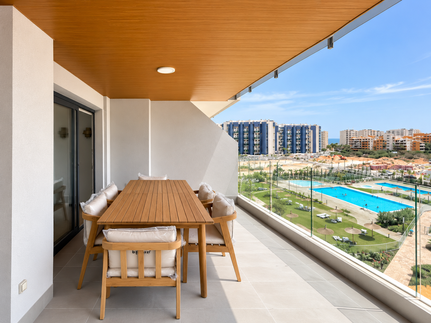 STYLOWY APARTAMENT Z PRZESTRONNYM TARASEM W LUKSUSOWEJ INWESTYCJI W PUNTA PRIMA