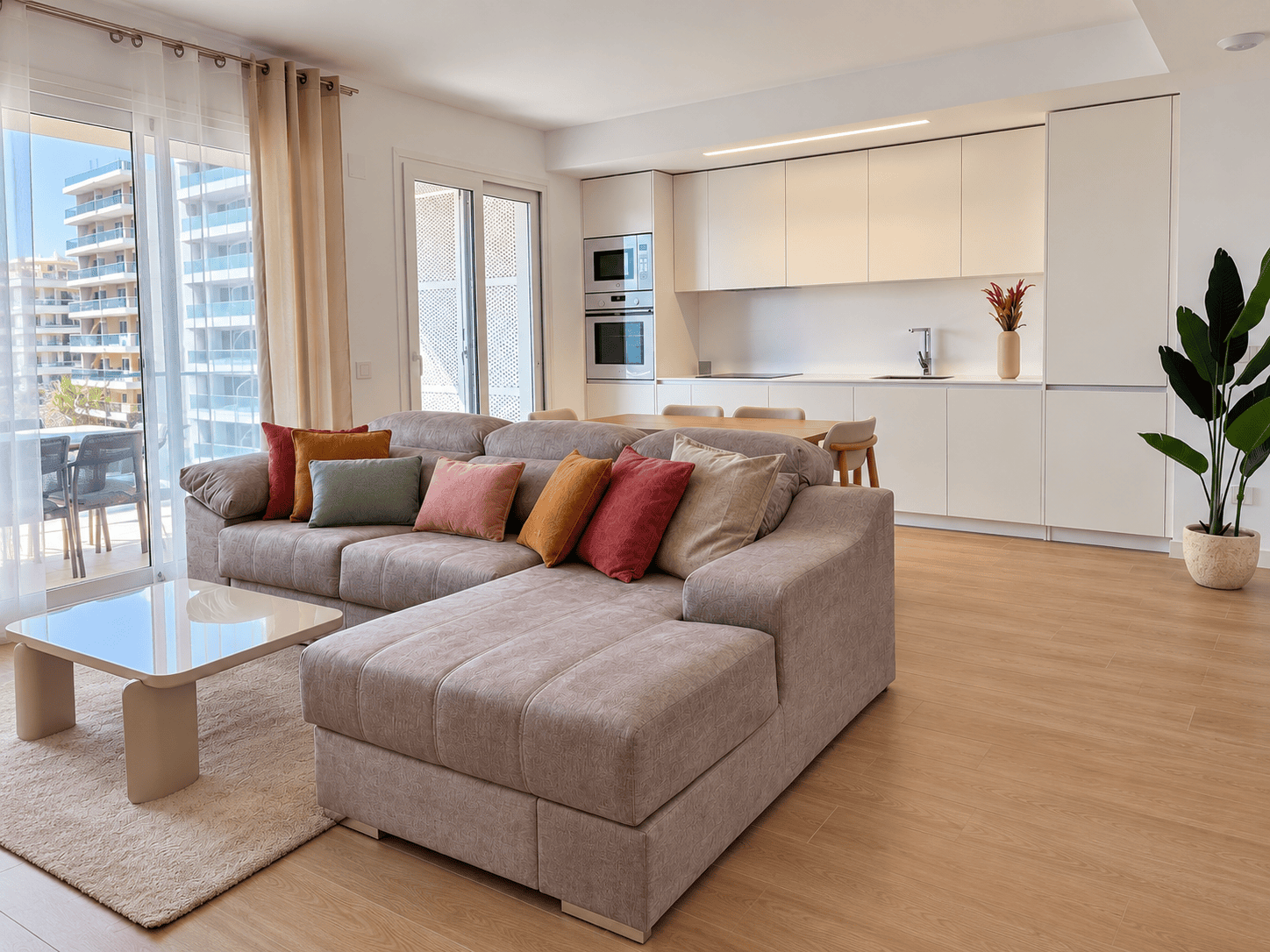 STYLOWY APARTAMENT Z PRZESTRONNYM TARASEM W LUKSUSOWEJ INWESTYCJI W PUNTA PRIMA