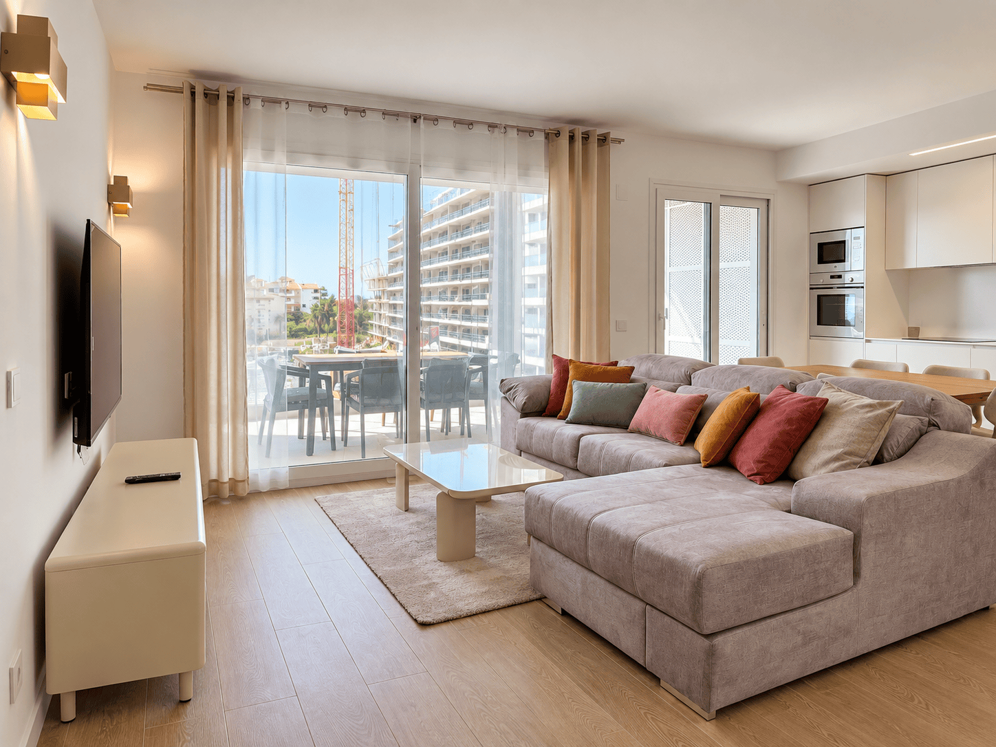 STYLOWY APARTAMENT Z PRZESTRONNYM TARASEM W LUKSUSOWEJ INWESTYCJI W PUNTA PRIMA