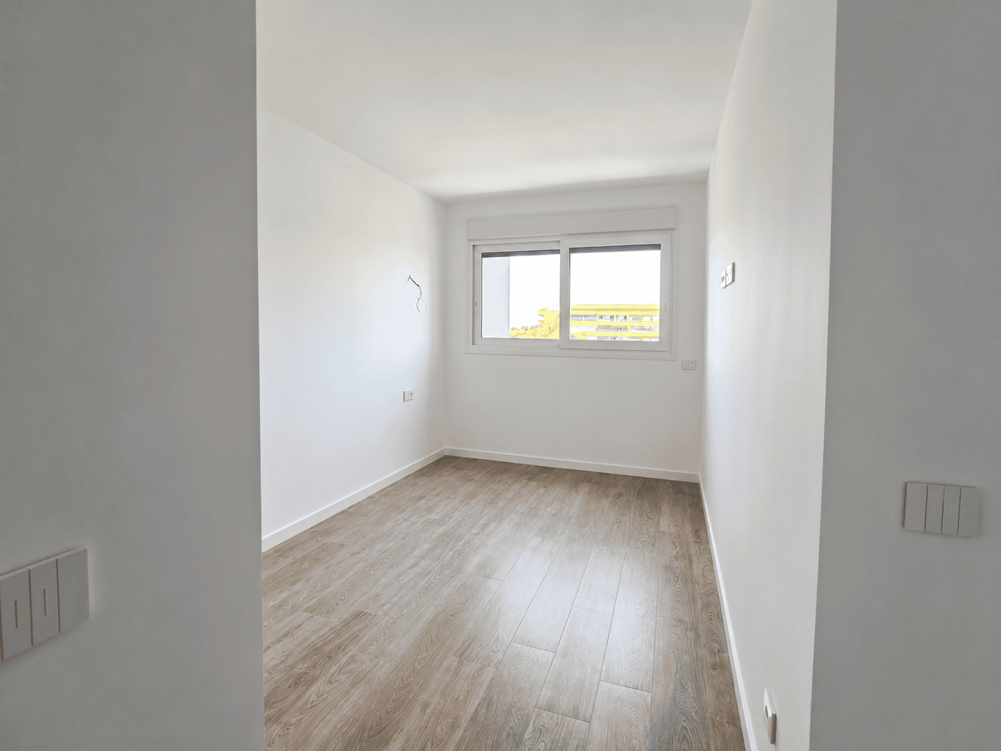 STYLOWY APARTAMENT Z PRZESTRONNYM TARASEM W LUKSUSOWEJ INWESTYCJI W PUNTA PRIMA