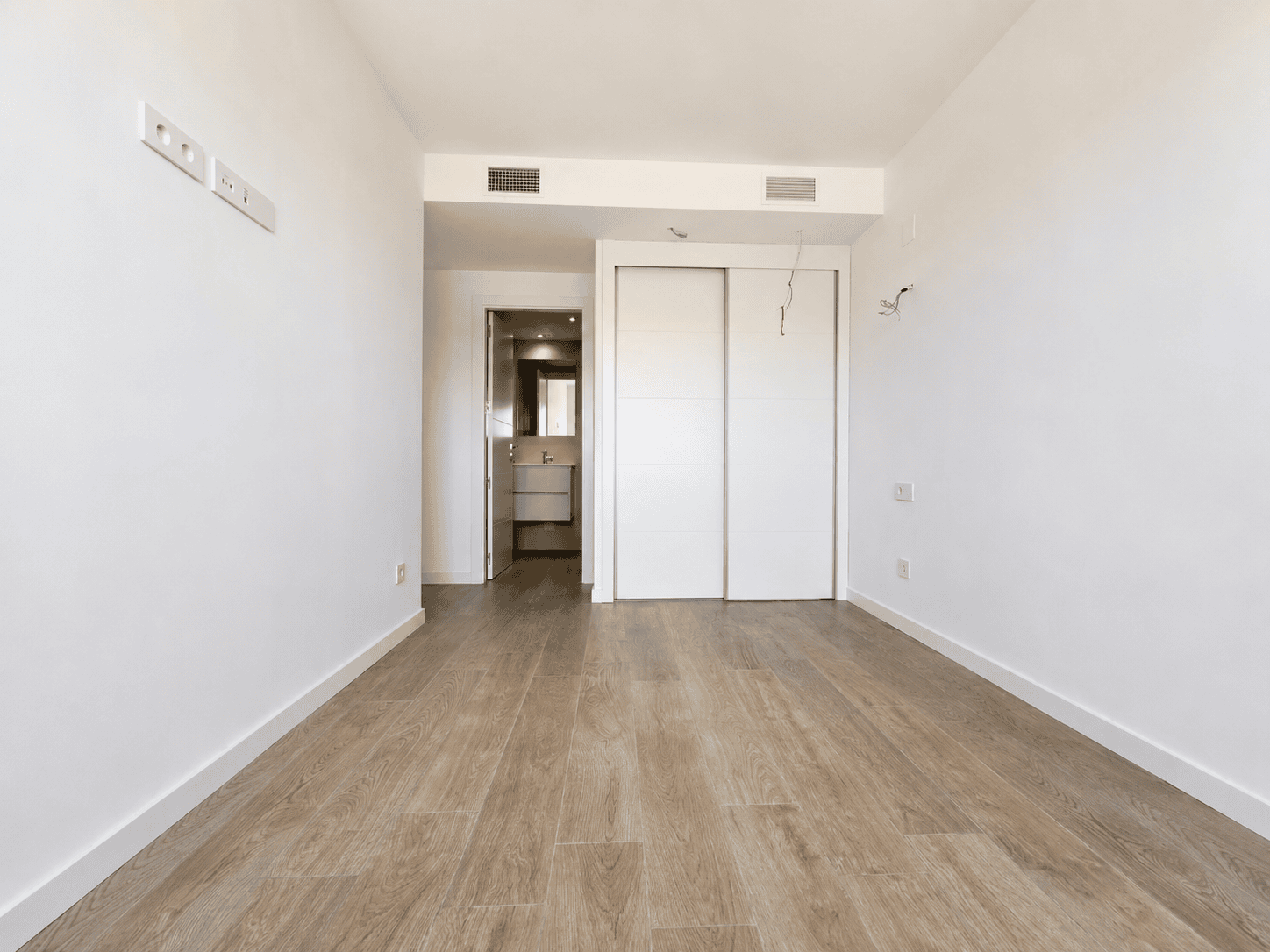 STYLOWY APARTAMENT Z PRZESTRONNYM TARASEM W LUKSUSOWEJ INWESTYCJI W PUNTA PRIMA