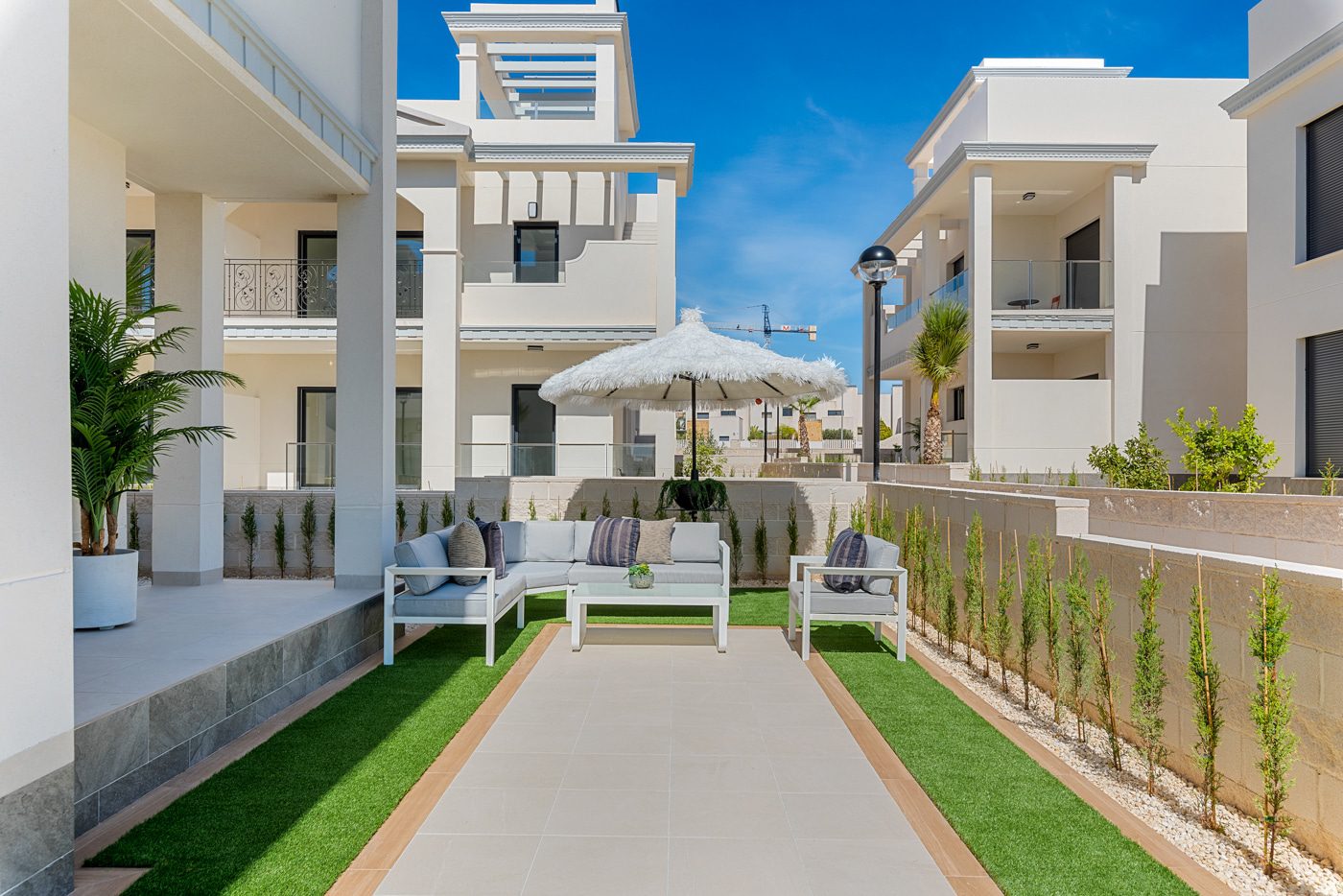 NOWOCZESNY APARTAMENT NA PARTERZE Z PRYWATNYM OGRODEM W CIUDAD QUESADA
