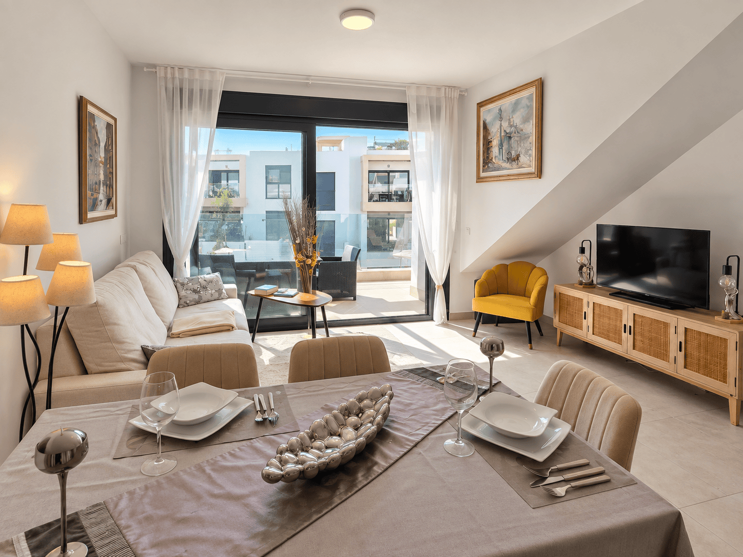 EKSKLUZYWNY GÓRNY BUNGALOW Z PRYWATNYM SOLARIUM W ORIHUELA COSTA