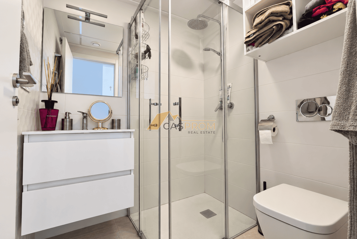 EKSKLUZYWNY GÓRNY BUNGALOW Z PRYWATNYM SOLARIUM W ORIHUELA COSTA