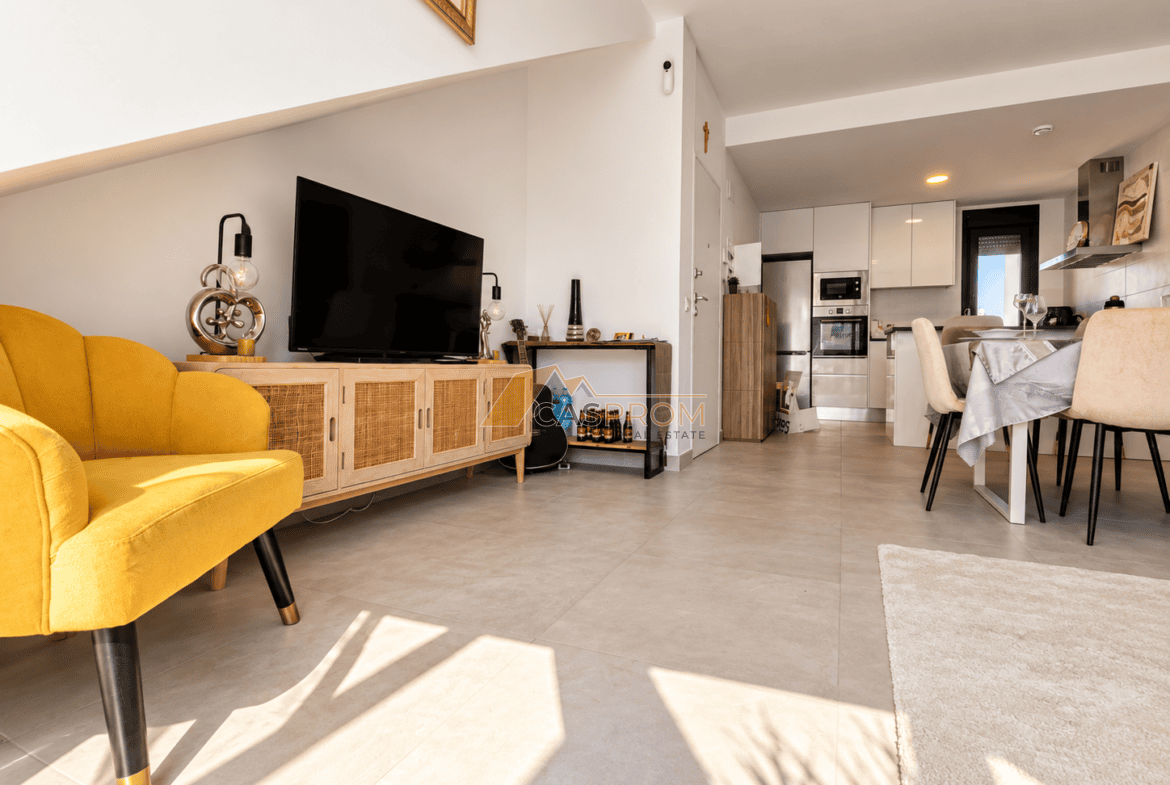 EKSKLUZYWNY GÓRNY BUNGALOW Z PRYWATNYM SOLARIUM W ORIHUELA COSTA