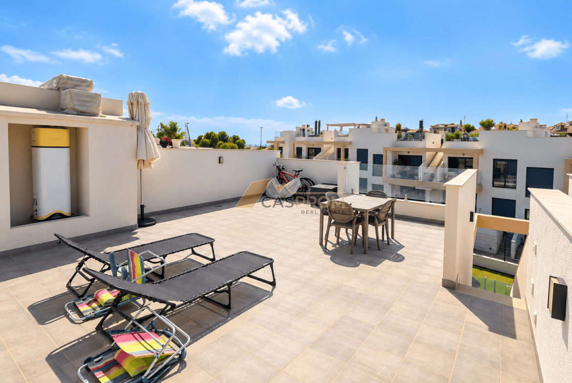 EKSKLUZYWNY GÓRNY BUNGALOW Z PRYWATNYM SOLARIUM W ORIHUELA COSTA