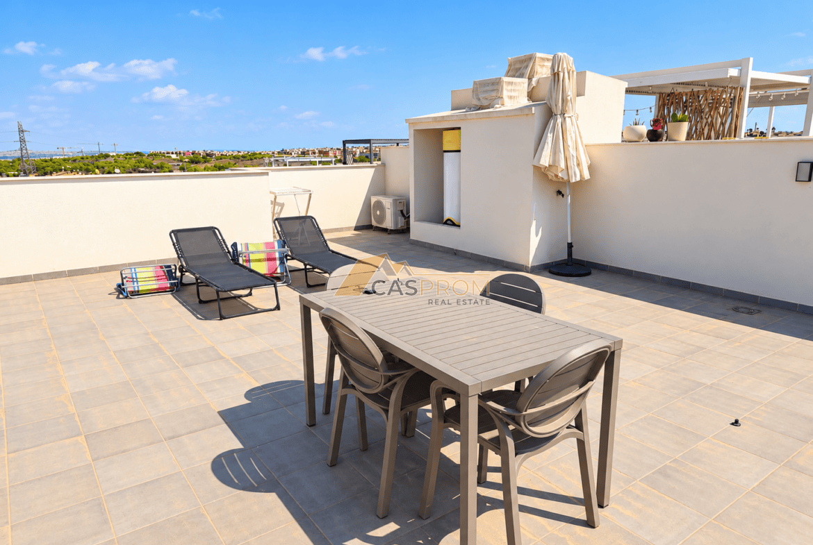 EKSKLUZYWNY GÓRNY BUNGALOW Z PRYWATNYM SOLARIUM W ORIHUELA COSTA