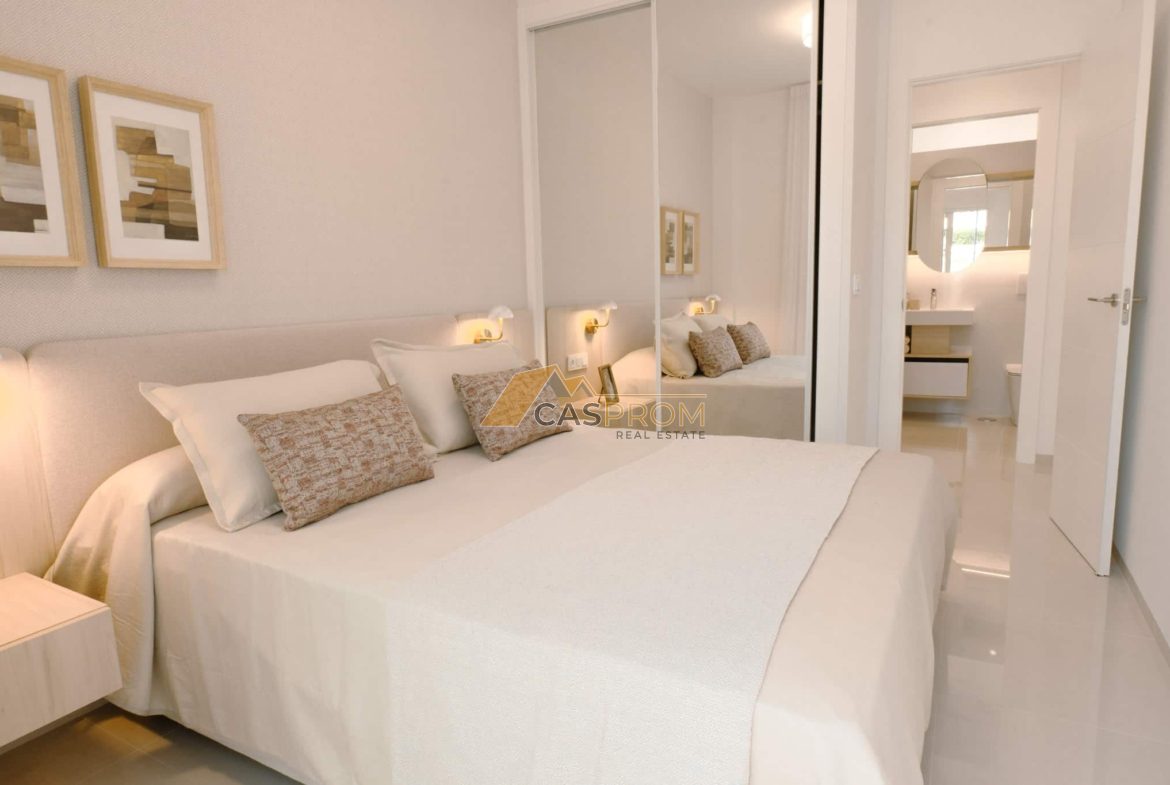 NOWOCZESNY APARTAMENT NA PARTERZE Z PRYWATNYM OGRODEM W CIUDAD QUESADA