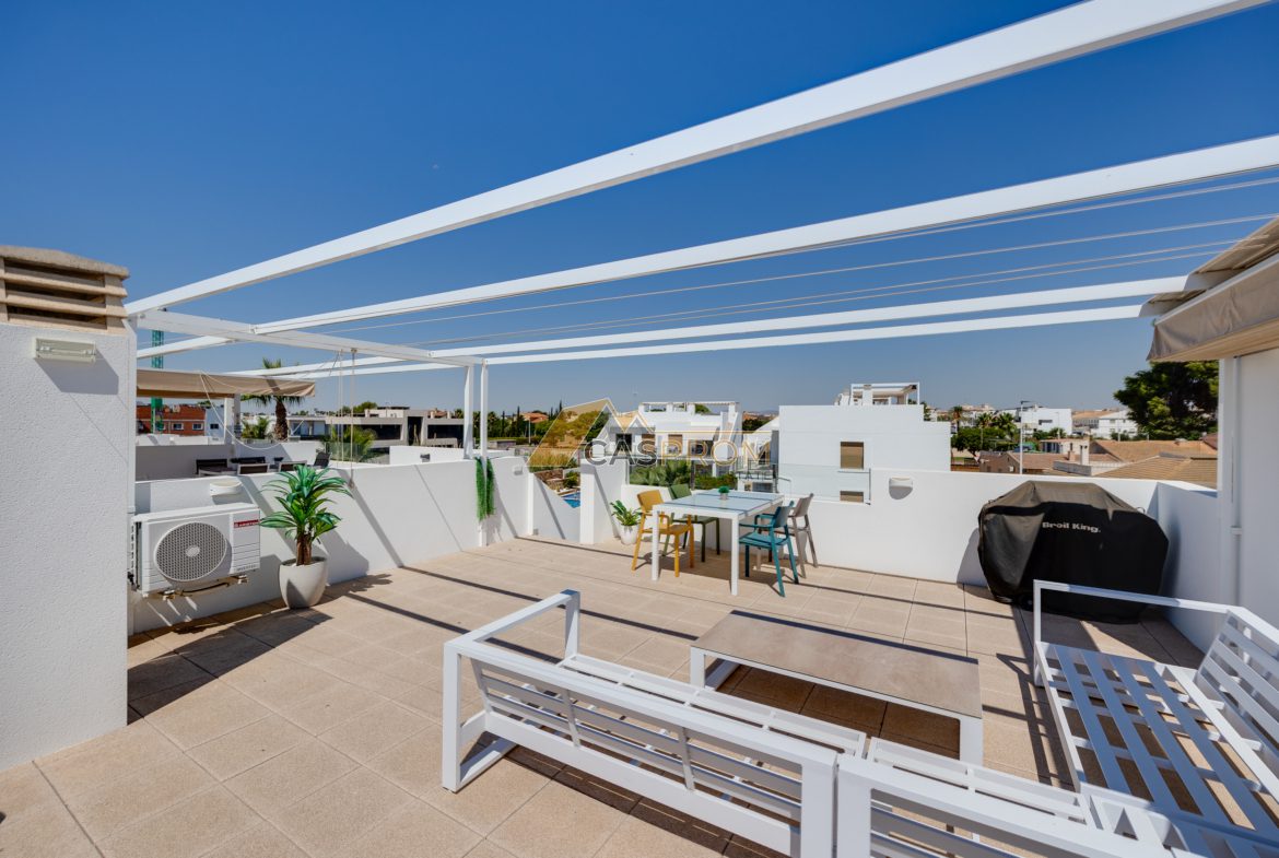 NOWOCZESNY PENTHOUSE Z PRYWATNYM SOLARIUM W PILAR DE LA HORADADA