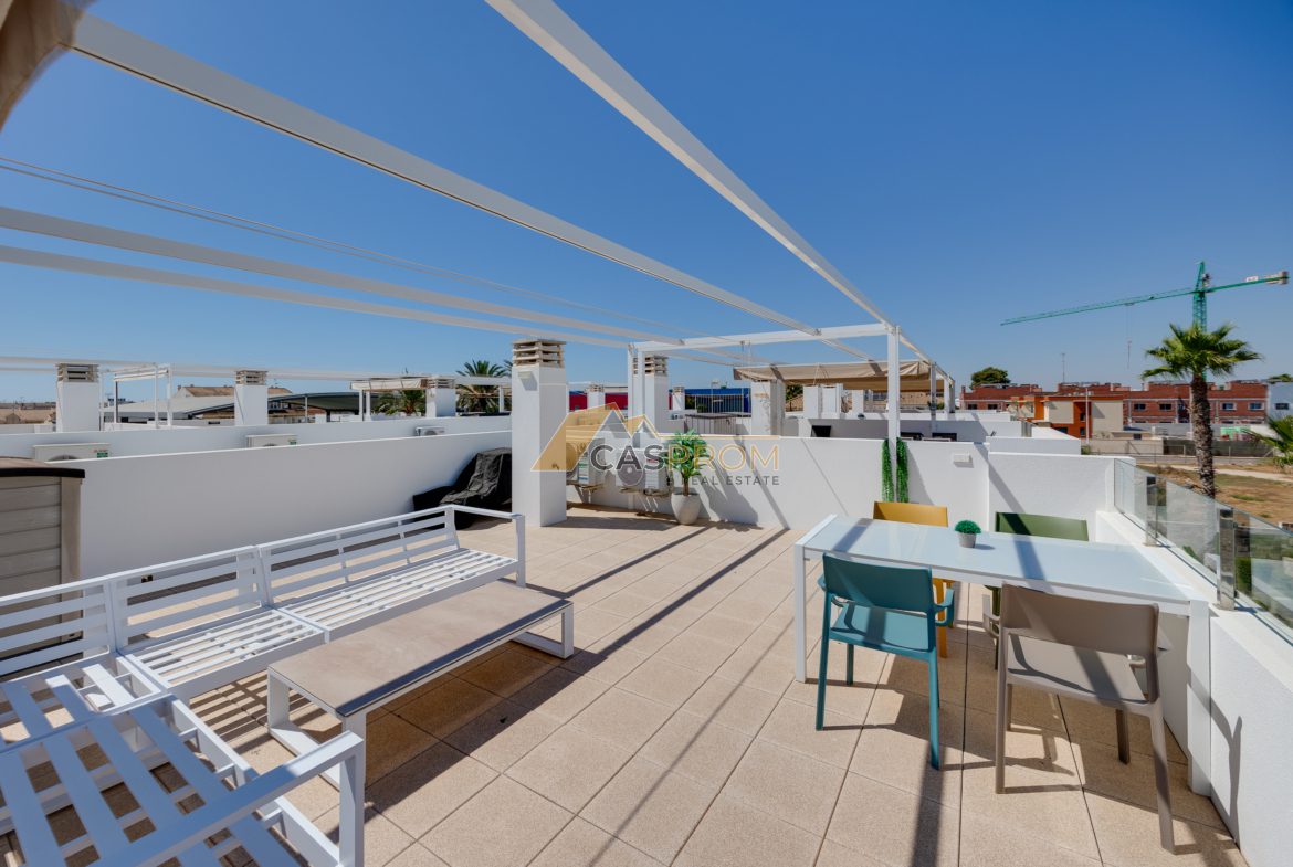 NOWOCZESNY PENTHOUSE Z PRYWATNYM SOLARIUM W PILAR DE LA HORADADA
