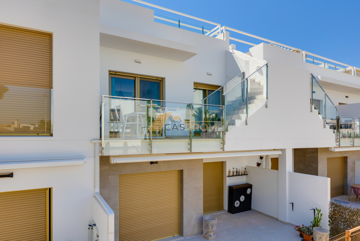 NOWOCZESNY PENTHOUSE Z PRYWATNYM SOLARIUM W PILAR DE LA HORADADA