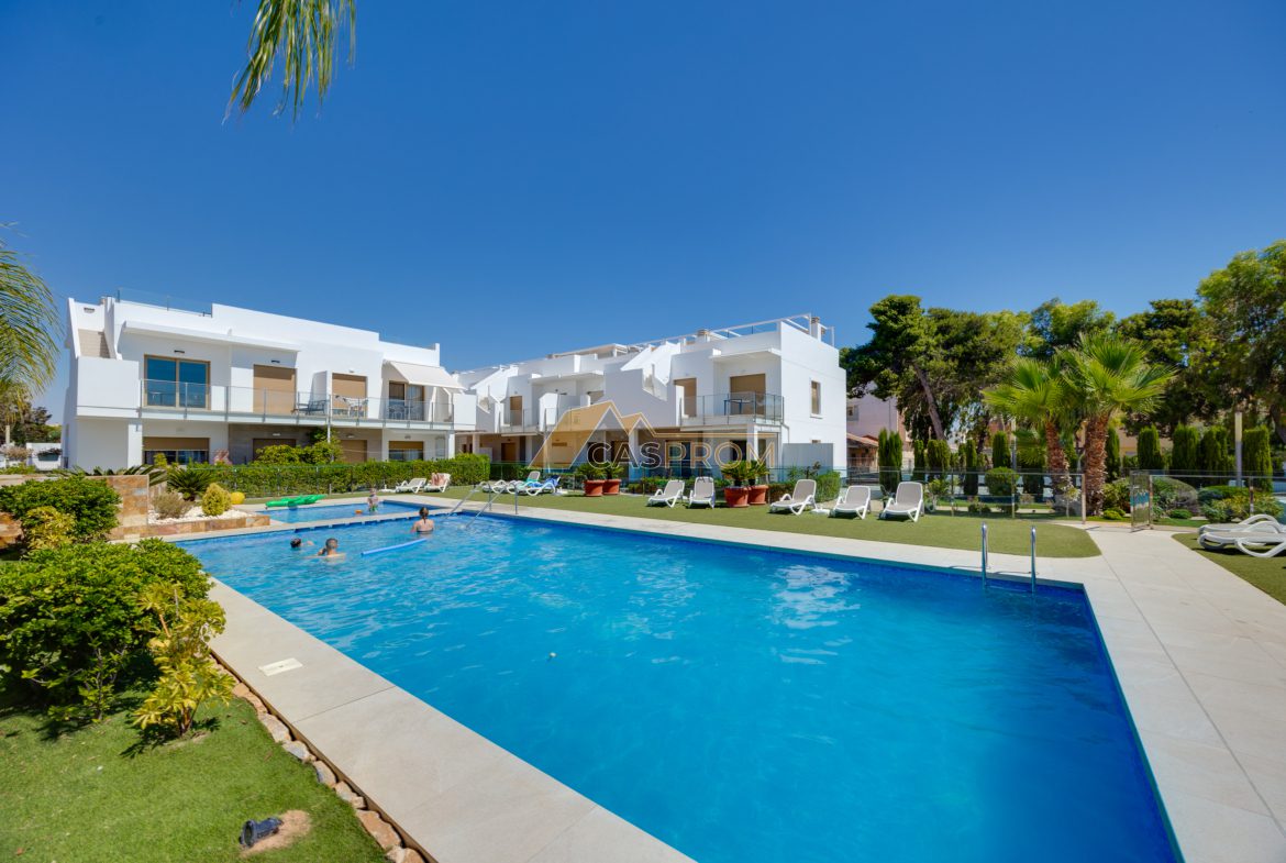 NOWOCZESNY PENTHOUSE Z PRYWATNYM SOLARIUM W PILAR DE LA HORADADA