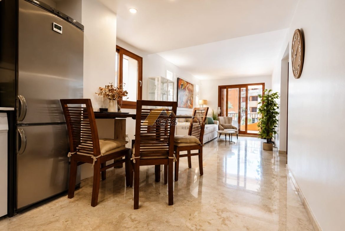APARTAMENT Z WIDOKIEM NA BASEN W PRESTIŻOWYM KOMPLEKSIE, ZALEDWIE 250 M OD PLAŻY W PUNTA PRIMA