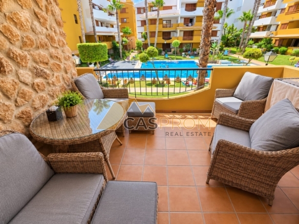 APARTAMENT Z WIDOKIEM NA BASEN W PRESTIŻOWYM KOMPLEKSIE, ZALEDWIE 250 M OD PLAŻY W PUNTA PRIMA