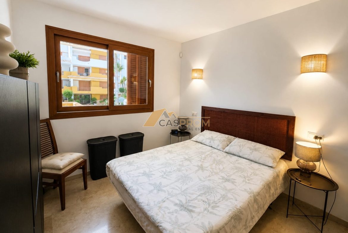 APARTAMENT Z WIDOKIEM NA BASEN W PRESTIŻOWYM KOMPLEKSIE, ZALEDWIE 250 M OD PLAŻY W PUNTA PRIMA