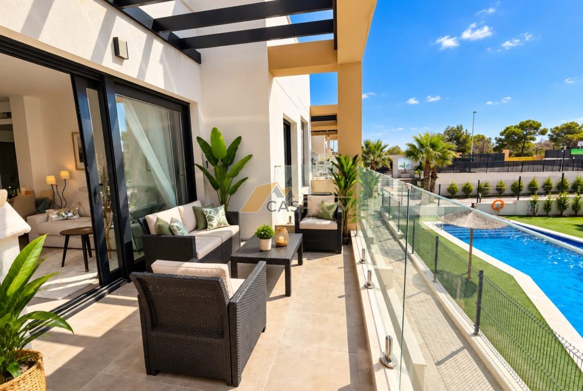 EKSKLUZYWNY GÓRNY BUNGALOW Z PRYWATNYM SOLARIUM W ORIHUELA COSTA