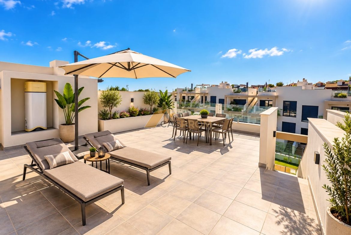 EKSKLUZYWNY GÓRNY BUNGALOW Z PRYWATNYM SOLARIUM W ORIHUELA COSTA