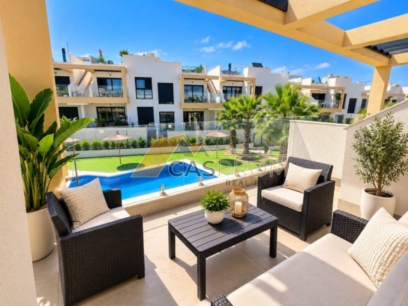 EKSKLUZYWNY GÓRNY BUNGALOW Z PRYWATNYM SOLARIUM W ORIHUELA COSTA
