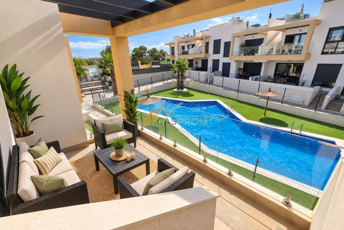 EKSKLUZYWNY GÓRNY BUNGALOW Z PRYWATNYM SOLARIUM W ORIHUELA COSTA