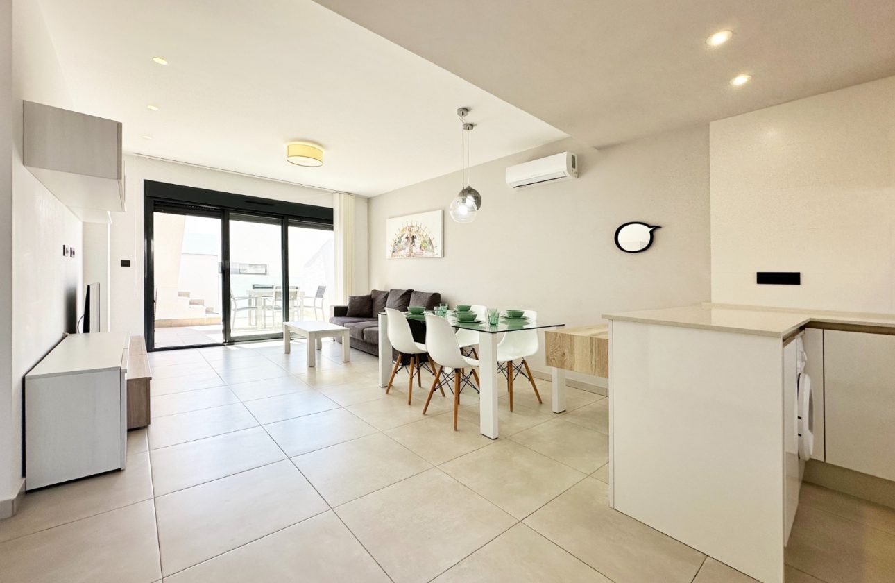 WYJĄTKOWY APARTAMENT Z PRYWATNYM SOLARIUM W EL RASO – GUARDAMAR DEL SEGURA