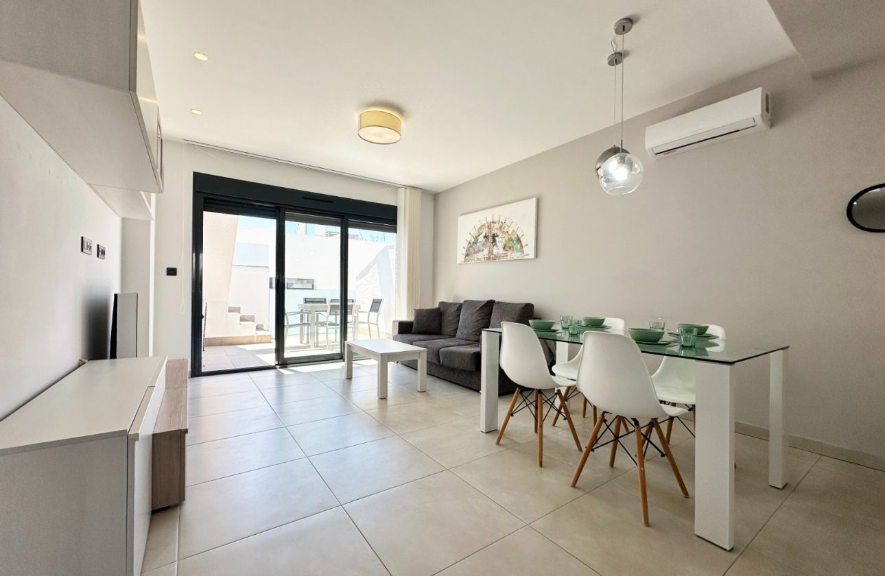WYJĄTKOWY APARTAMENT Z PRYWATNYM SOLARIUM W EL RASO – GUARDAMAR DEL SEGURA