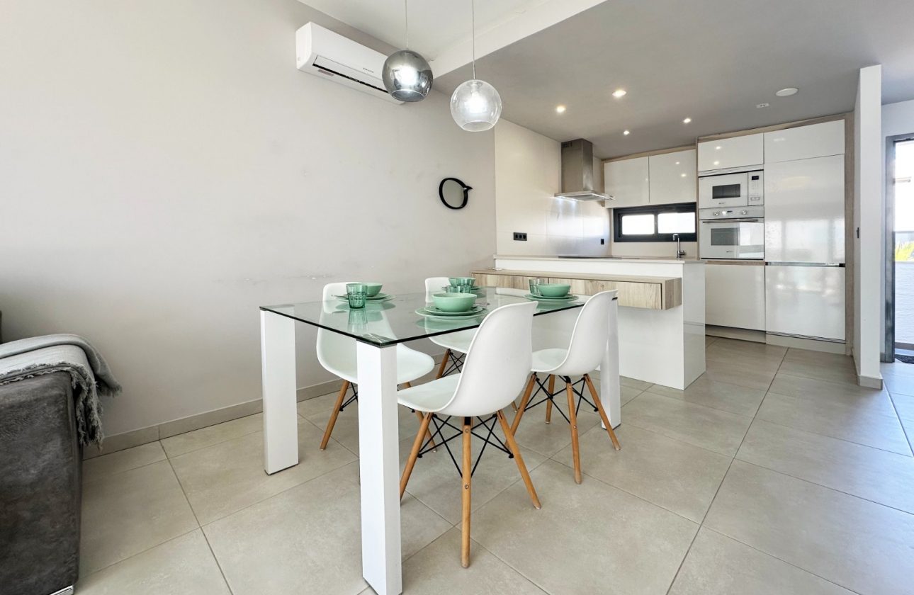 WYJĄTKOWY APARTAMENT Z PRYWATNYM SOLARIUM W EL RASO – GUARDAMAR DEL SEGURA
