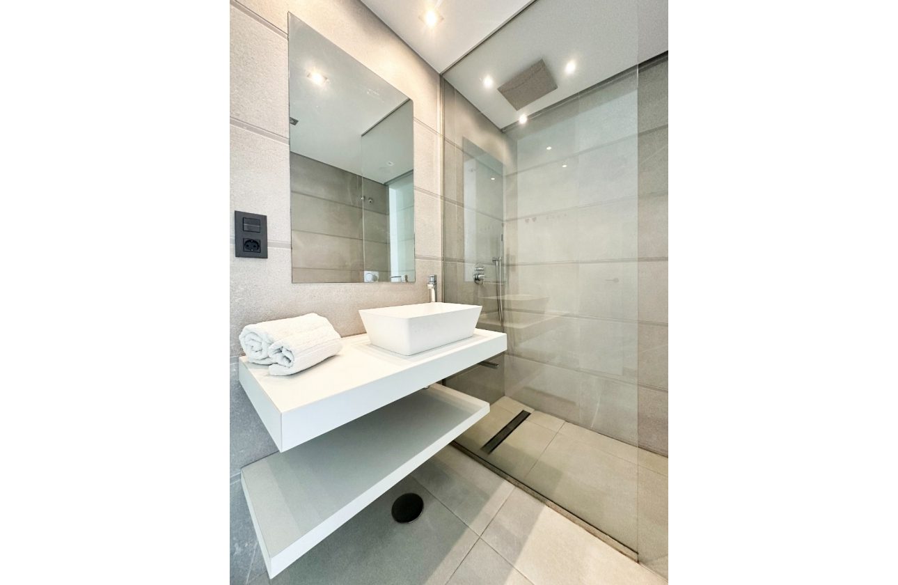 WYJĄTKOWY APARTAMENT Z PRYWATNYM SOLARIUM W EL RASO – GUARDAMAR DEL SEGURA