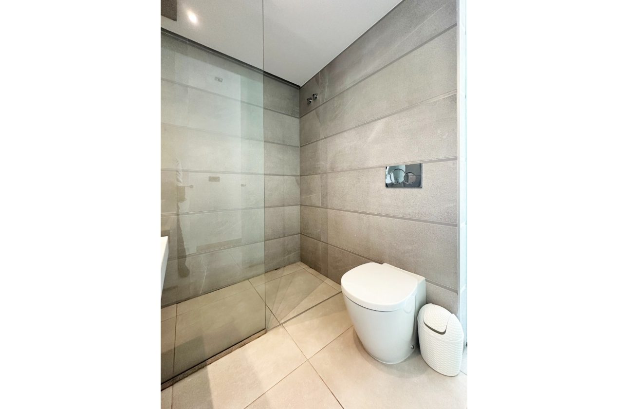 WYJĄTKOWY APARTAMENT Z PRYWATNYM SOLARIUM W EL RASO – GUARDAMAR DEL SEGURA