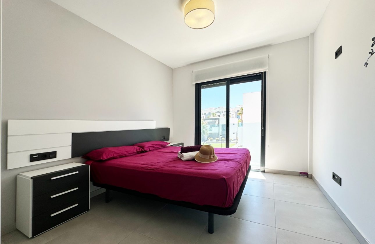 WYJĄTKOWY APARTAMENT Z PRYWATNYM SOLARIUM W EL RASO – GUARDAMAR DEL SEGURA