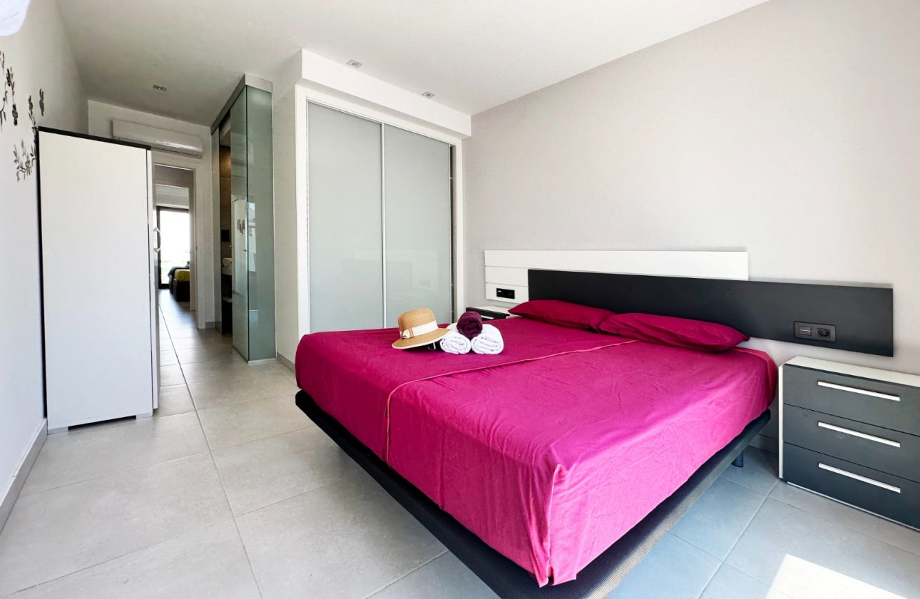 WYJĄTKOWY APARTAMENT Z PRYWATNYM SOLARIUM W EL RASO – GUARDAMAR DEL SEGURA