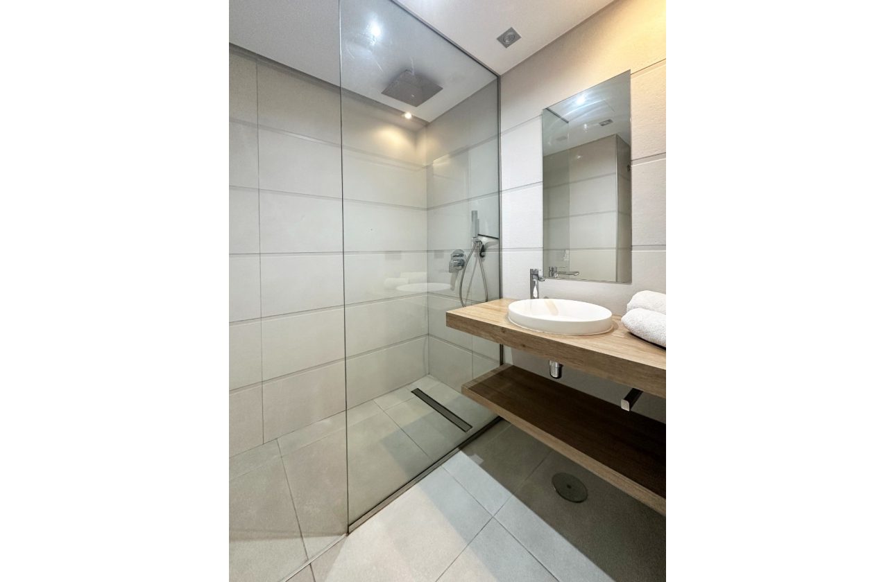 WYJĄTKOWY APARTAMENT Z PRYWATNYM SOLARIUM W EL RASO – GUARDAMAR DEL SEGURA