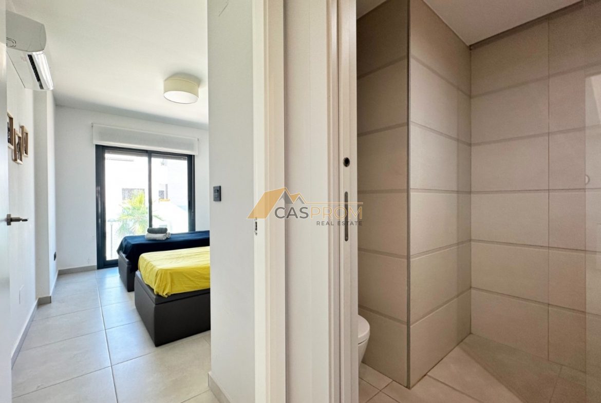 WYJĄTKOWY APARTAMENT Z PRYWATNYM SOLARIUM W EL RASO – GUARDAMAR DEL SEGURA