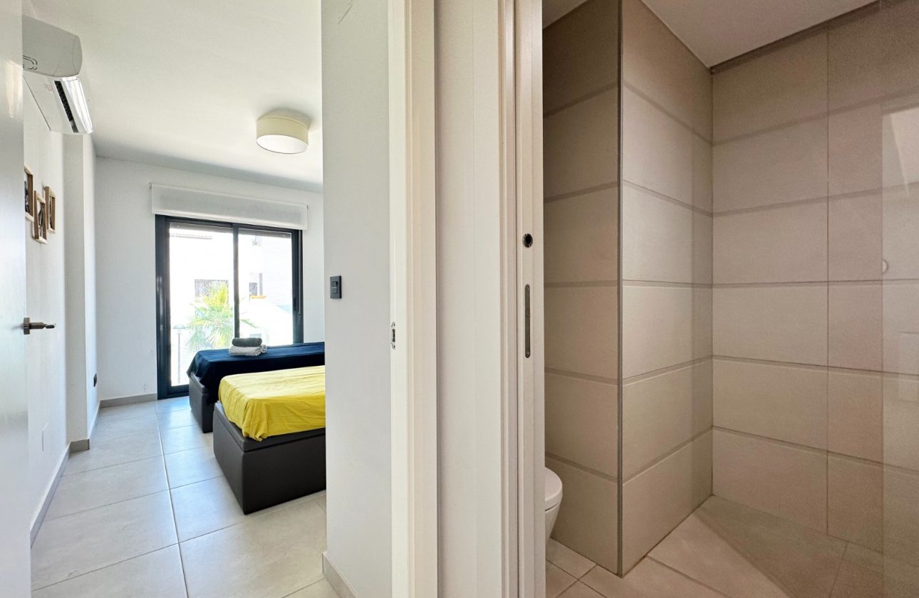 WYJĄTKOWY APARTAMENT Z PRYWATNYM SOLARIUM W EL RASO – GUARDAMAR DEL SEGURA