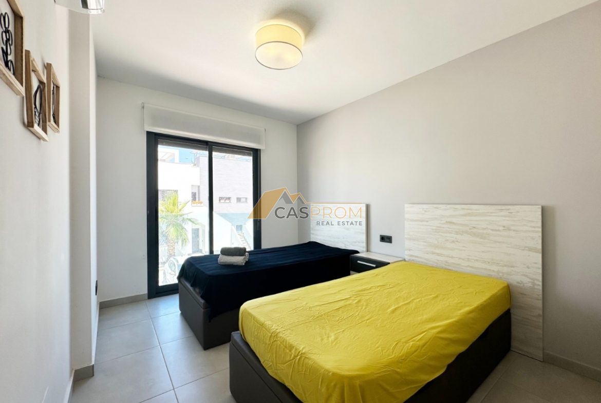WYJĄTKOWY APARTAMENT Z PRYWATNYM SOLARIUM W EL RASO – GUARDAMAR DEL SEGURA