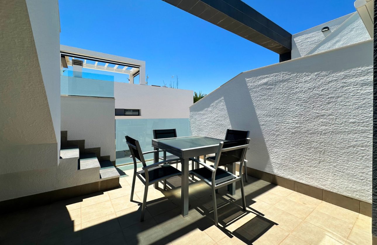 WYJĄTKOWY APARTAMENT Z PRYWATNYM SOLARIUM W EL RASO – GUARDAMAR DEL SEGURA